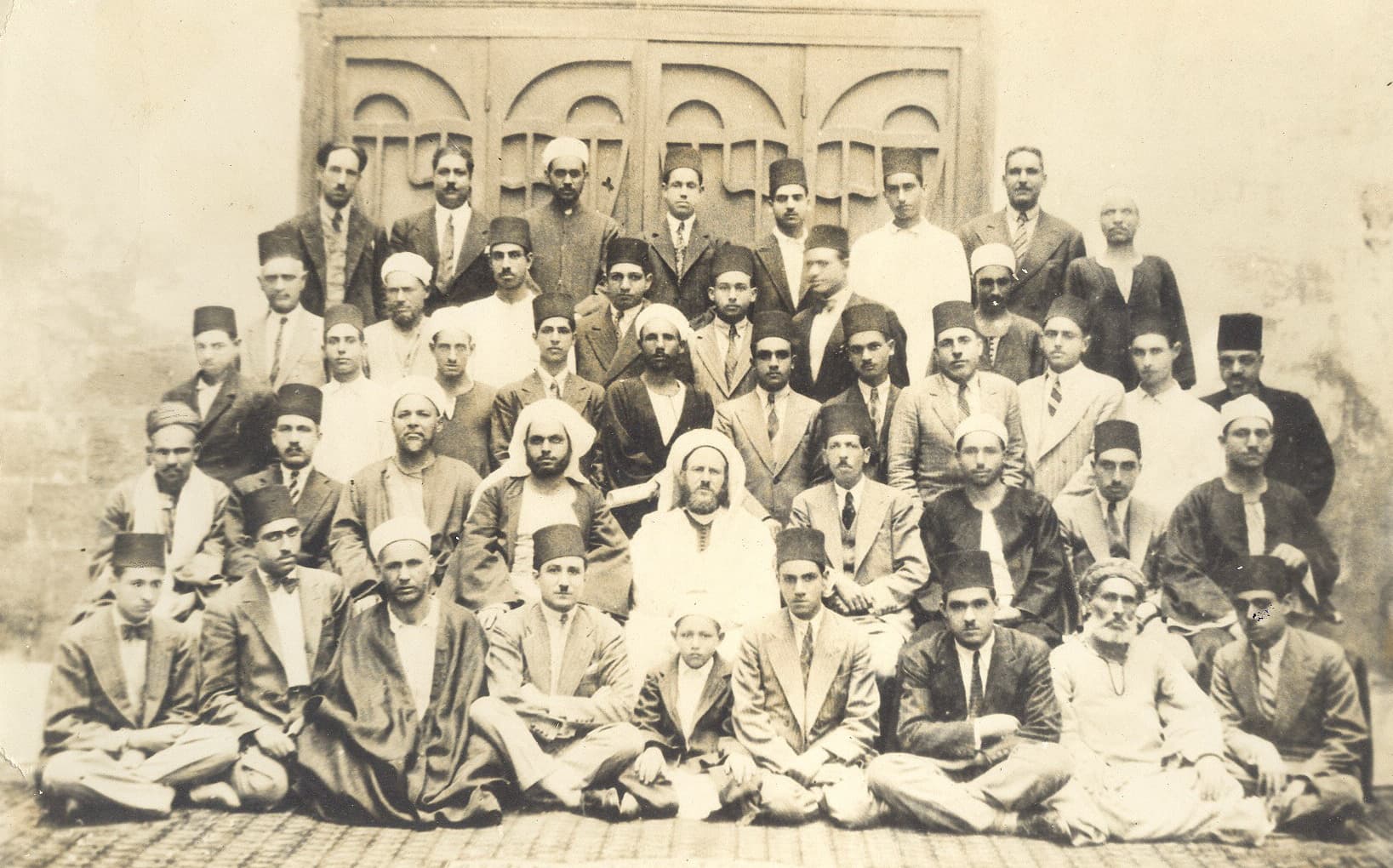 Photographies de l'érudit Sīdī Aḥmad Skiredj et des figures de la voie - Sīdī Aḥmad SKIREDJ en Égypte