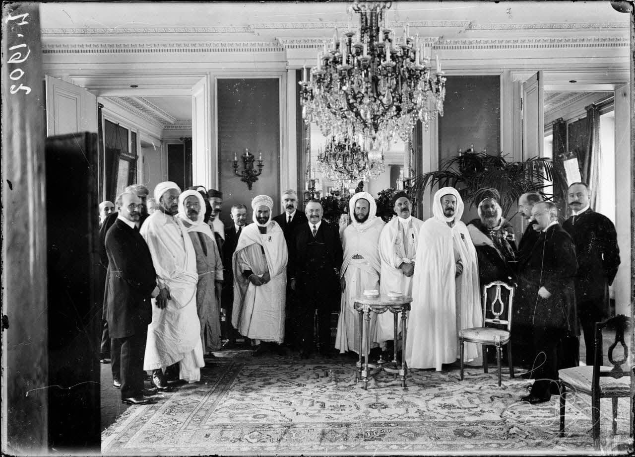 Photographies de l'érudit Sīdī Aḥmad Skiredj et des figures de la voie - Sīdī Aḥmad SKIREDJ à Paris