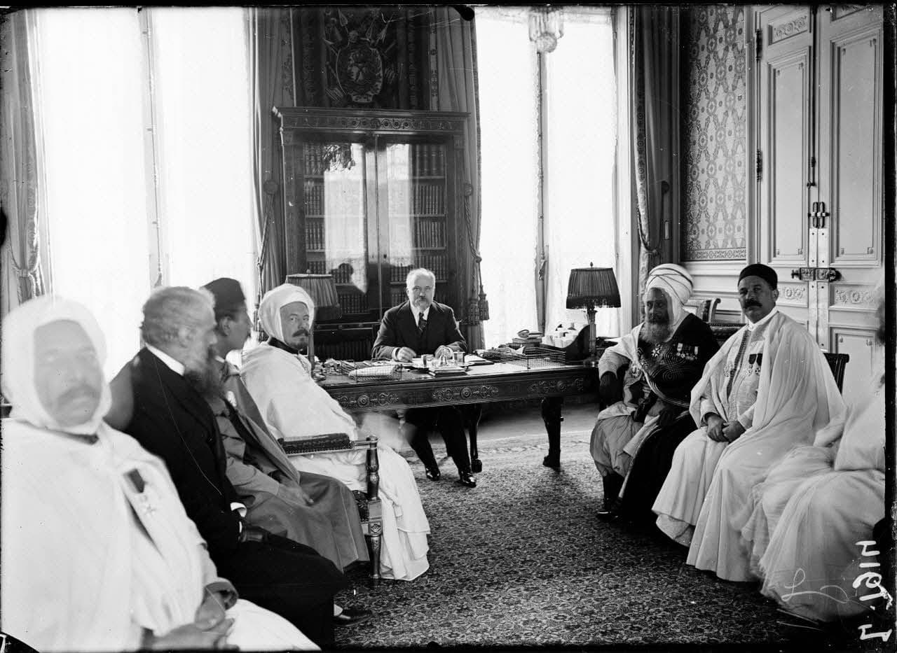 Photographies de l'érudit Sīdī Aḥmad Skiredj et des figures de la voie - Sīdī Aḥmad SKIREDJ à Paris