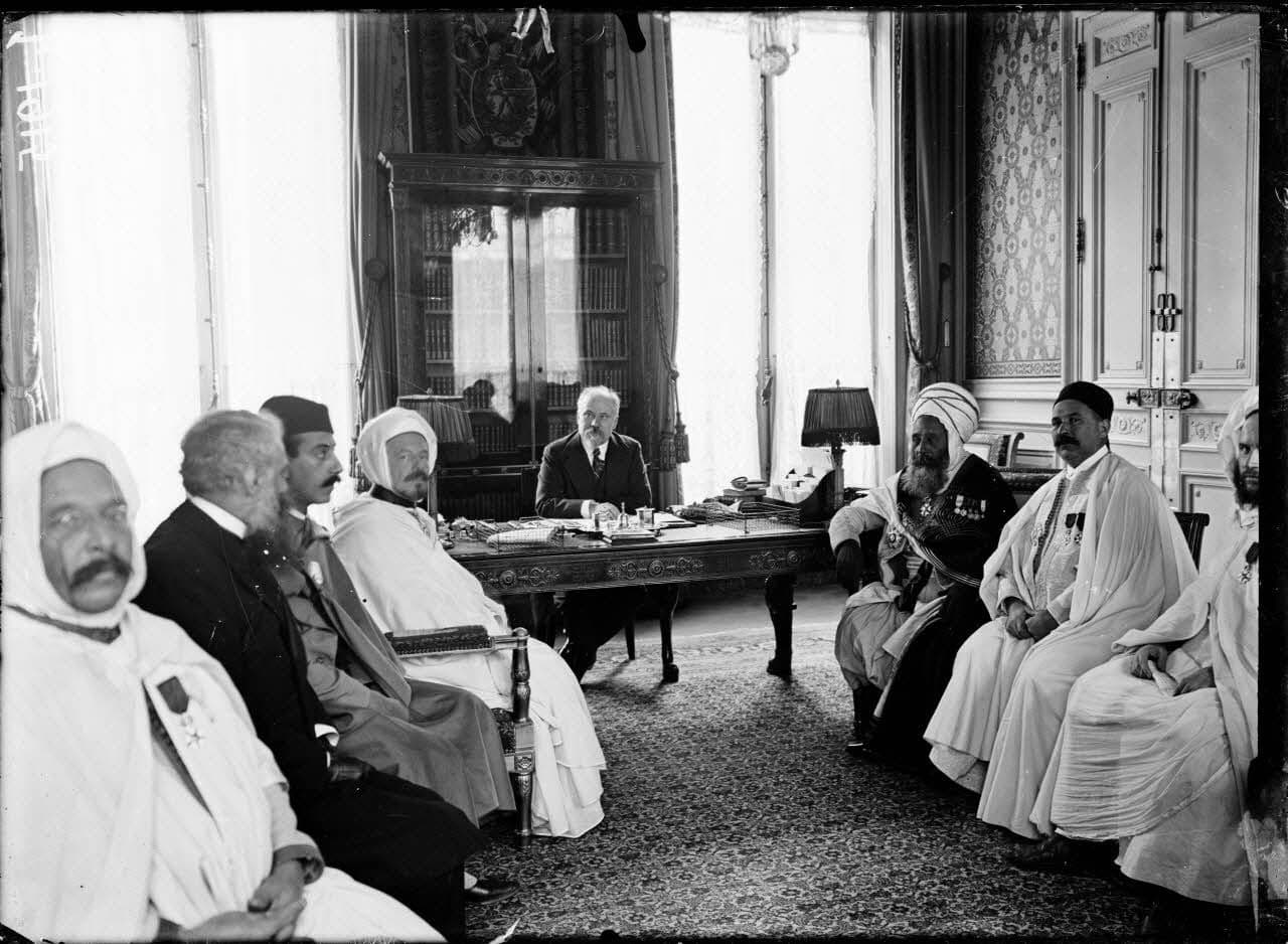 Photographies de l'érudit Sīdī Aḥmad Skiredj et des figures de la voie - Sīdī Aḥmad SKIREDJ à Paris