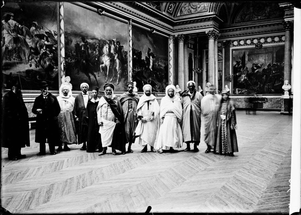 Photographies de l'érudit Sīdī Aḥmad Skiredj et des figures de la voie - Sīdī Aḥmad SKIREDJ à Versailles