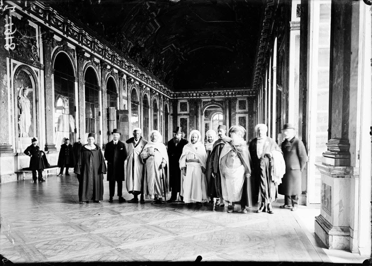 Photographies de l'érudit Sīdī Aḥmad Skiredj et des figures de la voie - Sīdī Aḥmad SKIREDJ à Versailles