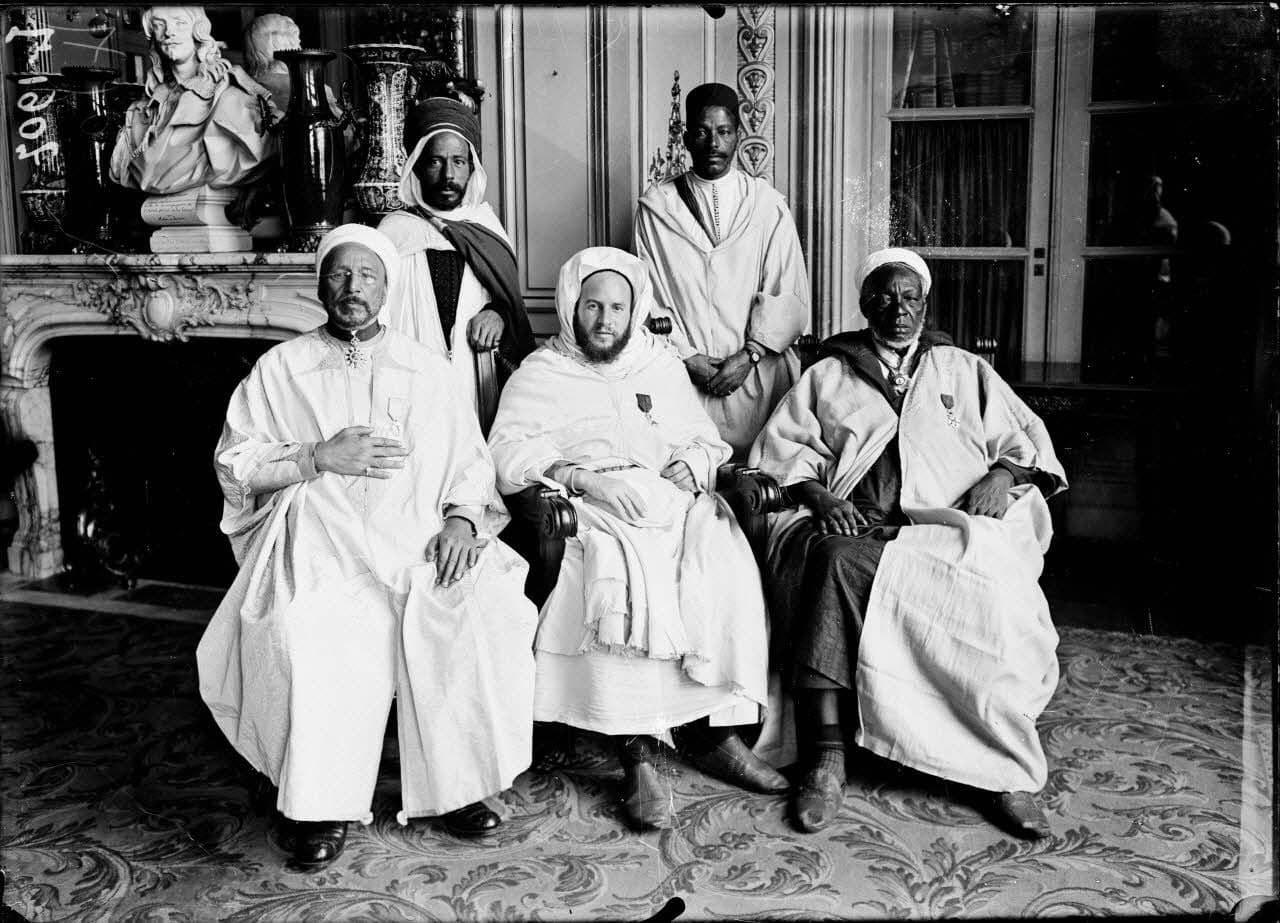 Photographies de l'érudit Sīdī Aḥmad Skiredj et des figures de la voie - Sīdī Aḥmad SKIREDJ à Paris