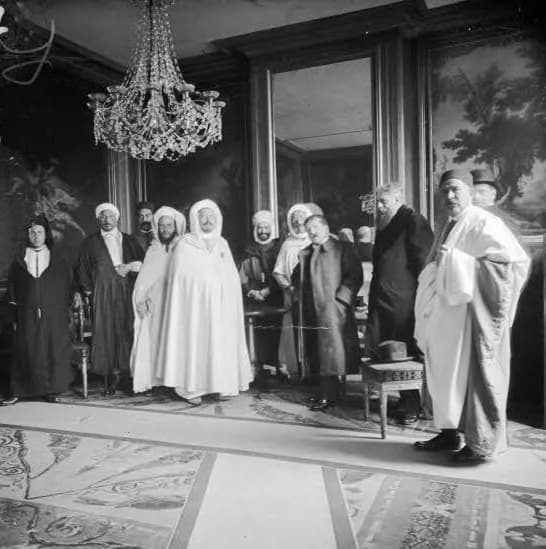 Photographies de l'érudit Sīdī Aḥmad Skiredj et des figures de la voie - Sīdī Aḥmad SKIREDJ à Fontainebleau